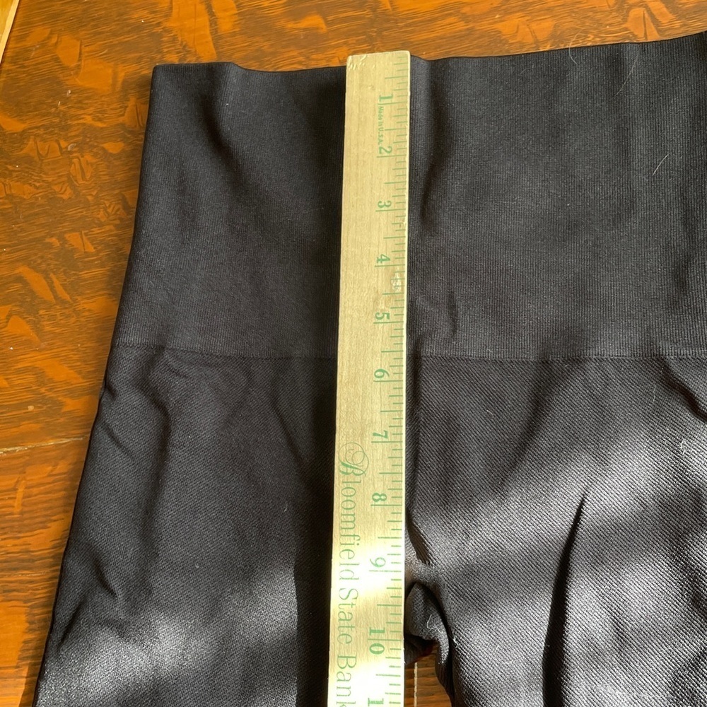 SPANX women’s black Textured Leggings medium - Picture 8 of 10